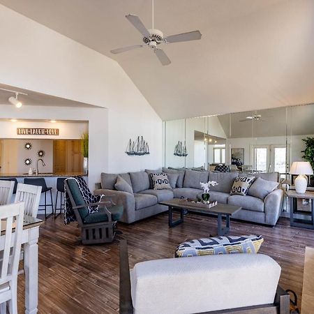 B 32-1 Spacious Villa Close To Pool Branson Exterior photo