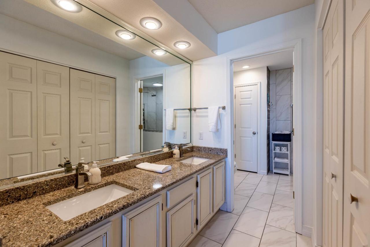 B 32-1 Spacious Villa Close To Pool Branson Exterior photo